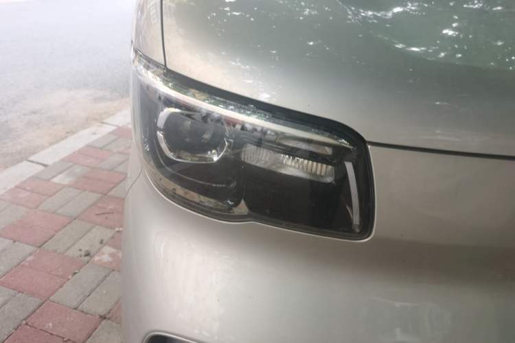 Used Wuling Zhiguang New Energy 2025 Model 305km Ambitious Edition Right Front Headlight
