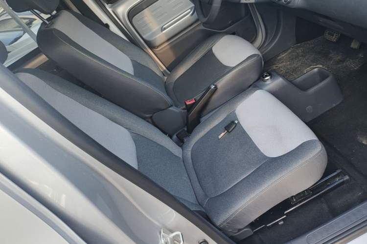 Used Wuling Zhiguang New Energy 2025 Model 305km Ambitious Edition Right Front Seat