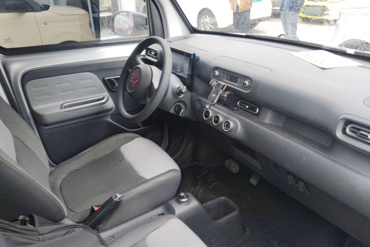 Used Wuling Zhiguang New Energy 2025 Model 305km Ambitious Edition Right Front Seat