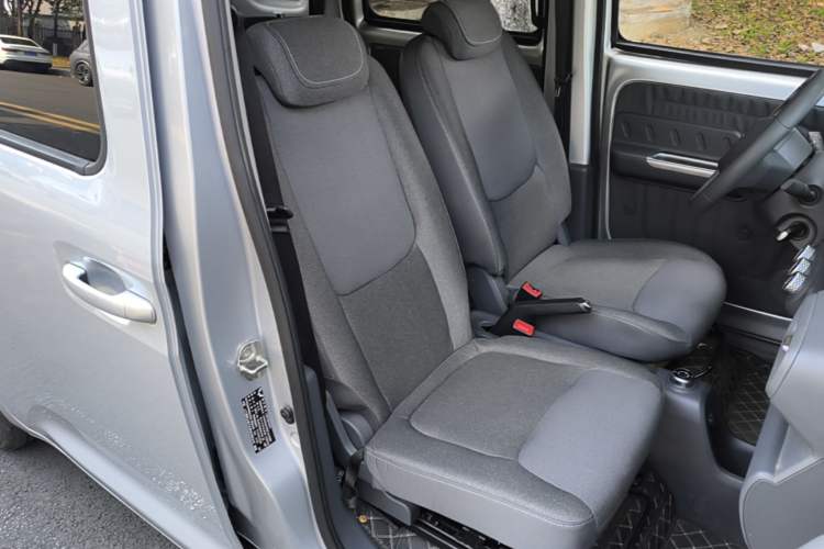 Used Wuling Zhiguang New Energy 2025 Comfort Model Right Front Seat