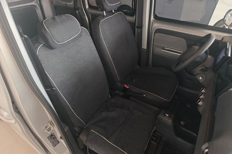 Used Wuling Zhiguang New Energy 2025 Model 305km Ambitious Edition Right Front Seat