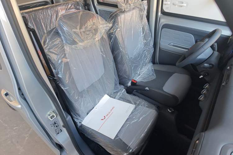 Used Wuling Zhiguang New Energy 2025 Model 305km Ambitious Edition Right Front Seat