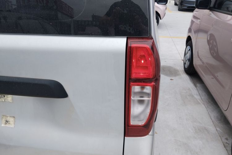 Used Wuling Zhiguang New Energy 2025 Model 305km Ambitious Edition Right Rear Taillight
