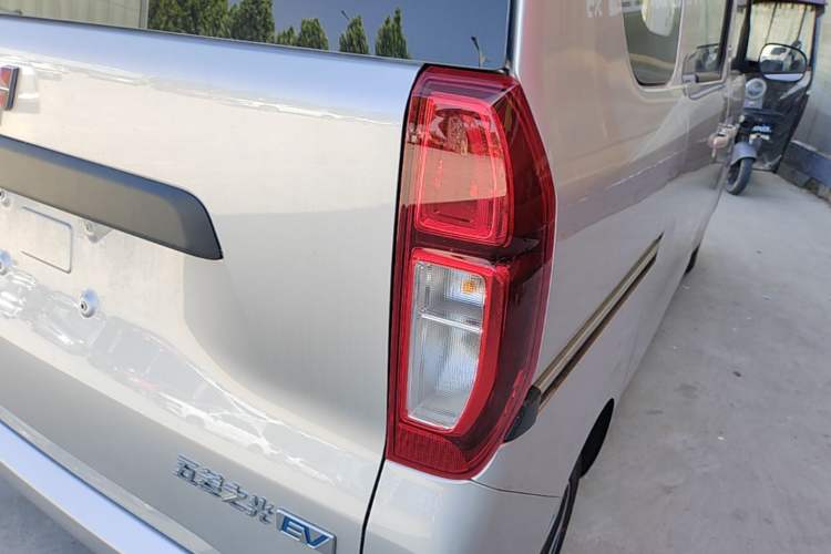 Used Wuling Zhiguang New Energy 2025 Comfort Model Right Rear Taillight