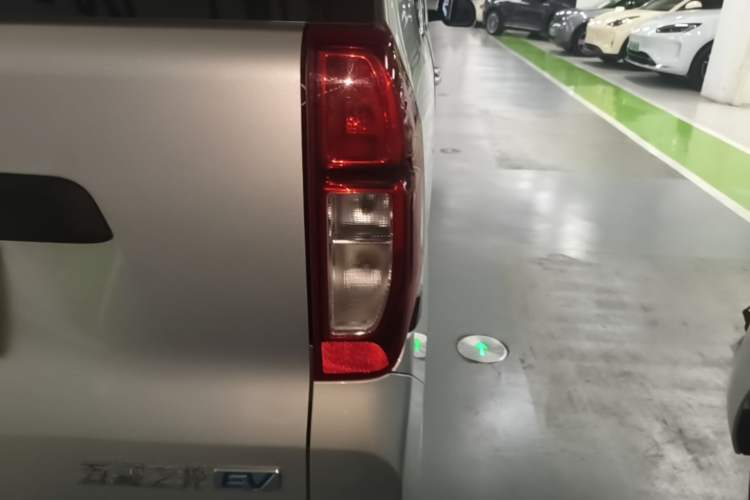 Used Wuling Zhiguang New Energy 2025 Standard Model Right Rear Taillight