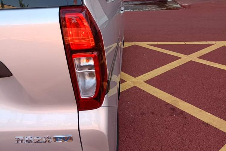 Used Wuling Zhiguang New Energy 2025 Comfort Model Right Rear Taillight