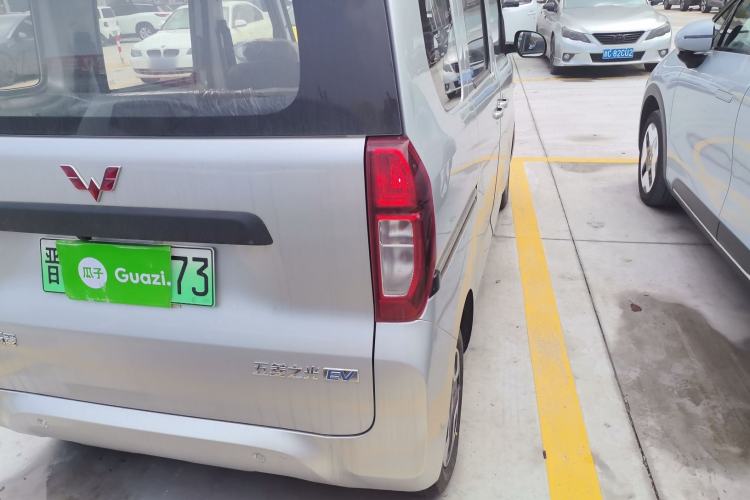 Used Wuling Zhiguang New Energy 2025 Model 305km Ambitious Edition Right Rear Taillight