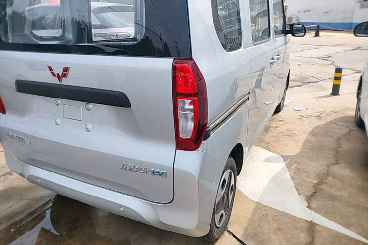 Used Wuling Zhiguang New Energy 2025 Comfort Model Right Rear Taillight