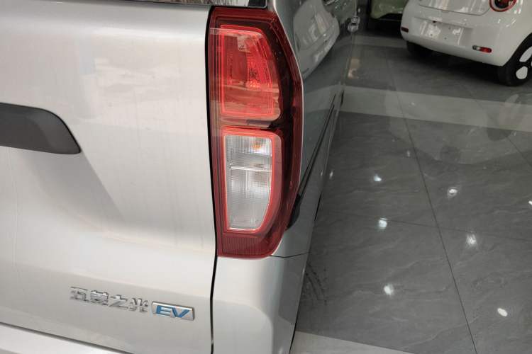 Used Wuling Zhiguang New Energy 2025 Comfort Model Right Rear Taillight