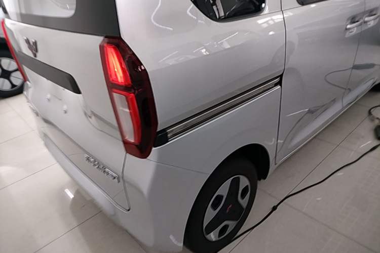 Used Wuling Zhiguang New Energy 2025 Comfort Model Right Rear Taillight