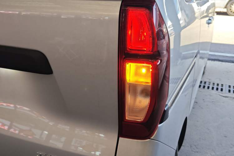 Used Wuling Zhiguang New Energy 2025 Model 305km Ambitious Edition Right Rear Taillight