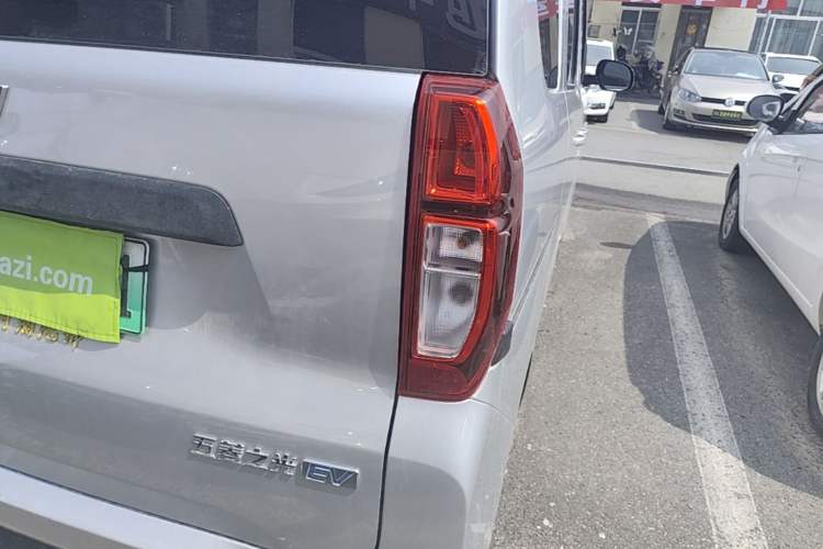 Used Wuling Zhiguang New Energy 2025 Model 305km Ambitious Edition Right Rear Taillight