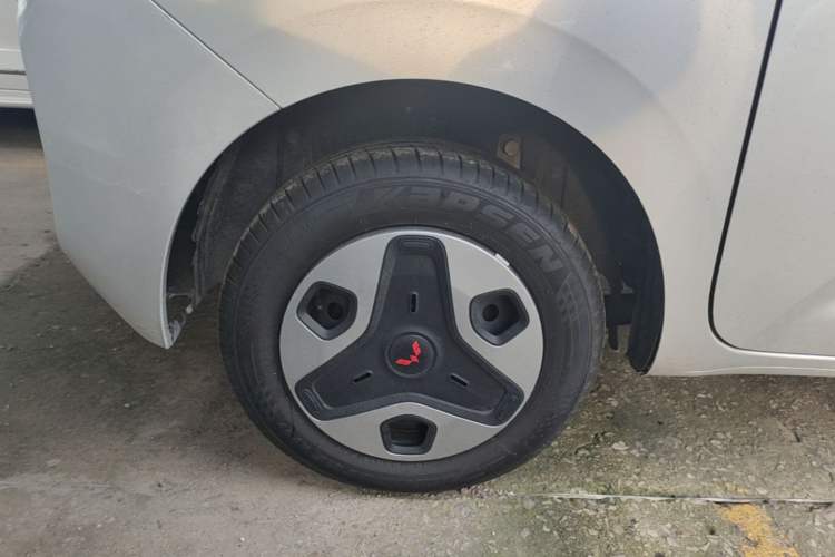 Used Wuling Zhiguang New Energy 2025 Model 305km Ambitious Edition Right Rear Wheel Hub