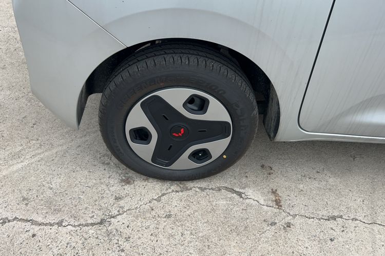 Used Wuling Zhiguang New Energy 2025 Comfort Model Right Rear Wheel Hub
