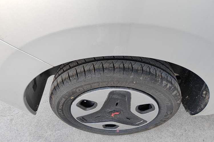 Used Wuling Zhiguang New Energy 2025 Comfort Model Right Rear Wheel Hub