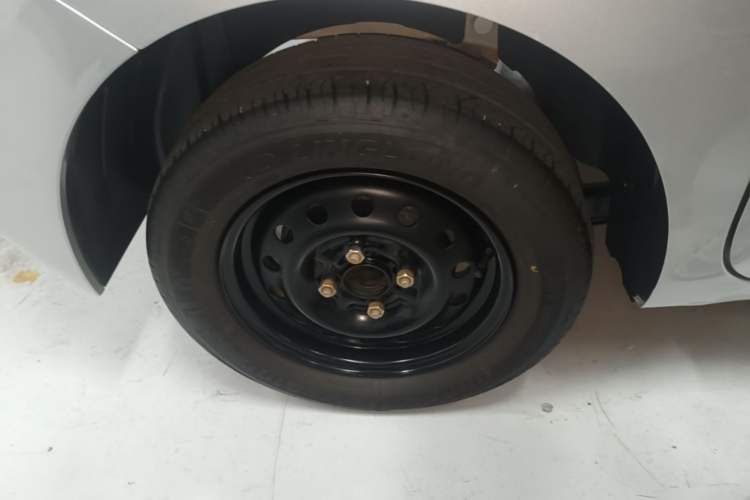 Used Wuling Zhiguang New Energy 2025 Standard Model Right Rear Wheel Hub