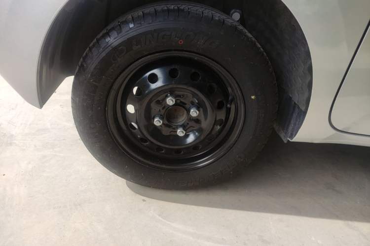 Used Wuling Zhiguang New Energy 2025 Comfort Model Right Rear Wheel Hub