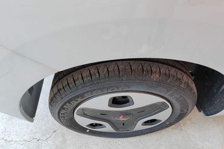 Used Wuling Zhiguang New Energy 2025 Comfort Model Right Rear Wheel Hub