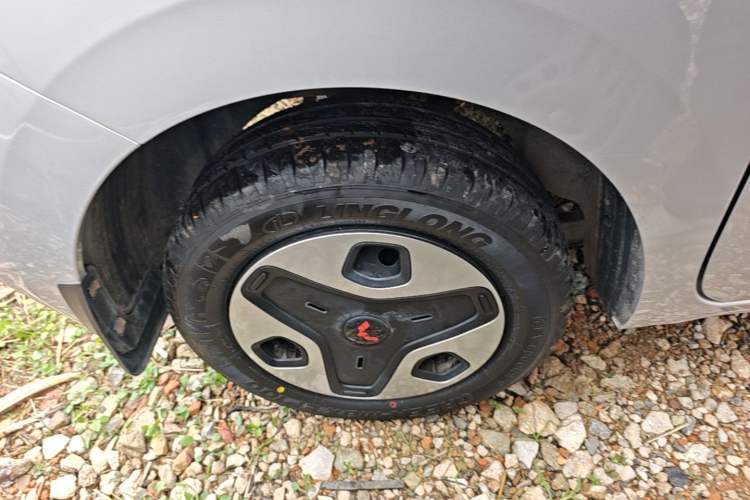 Used Wuling Zhiguang New Energy 2025 Comfort Model Right Rear Wheel Hub