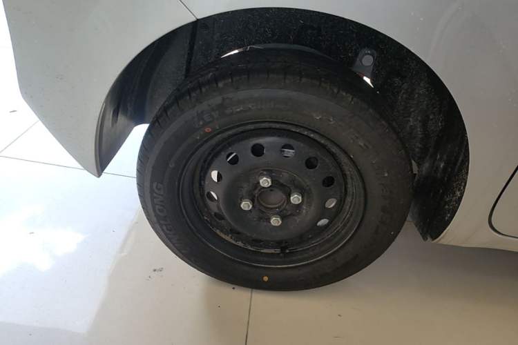 Used Wuling Zhiguang New Energy 2025 Standard Model Right Rear Wheel Hub