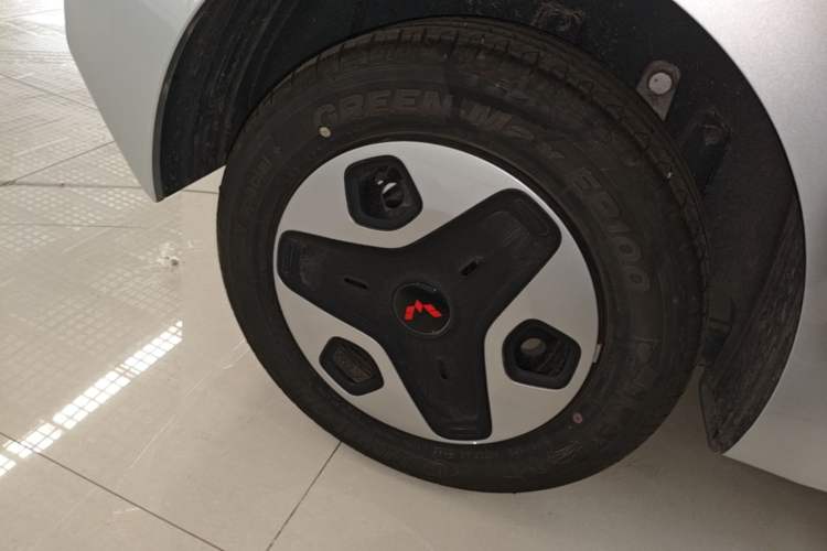 Used Wuling Zhiguang New Energy 2025 Comfort Model Right Rear Wheel Hub