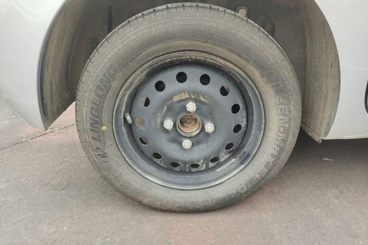 Used Wuling Zhiguang New Energy 2025 Standard Model Right Rear Wheel Hub