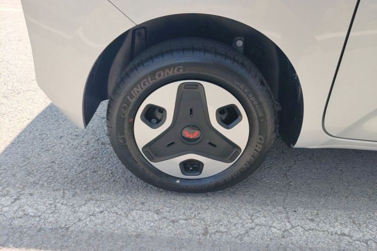 Used Wuling Zhiguang New Energy 2025 Standard Model Right Rear Wheel Hub