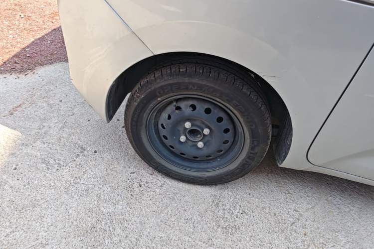Used Wuling Zhiguang New Energy 2025 Standard Model Right Rear Wheel Hub