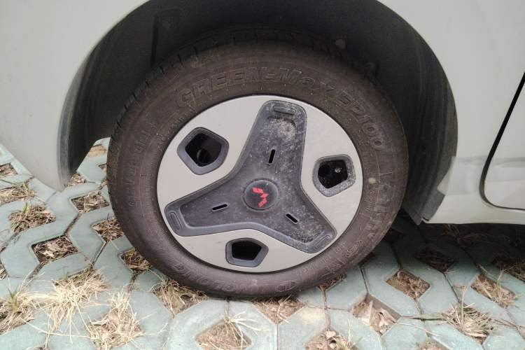 Used Wuling Zhiguang New Energy 2025 Comfort Model Right Rear Wheel Hub