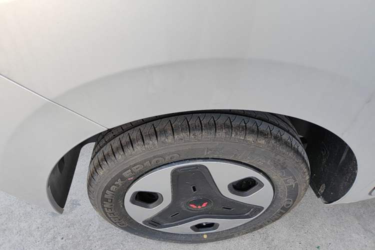 Used Wuling Zhiguang New Energy 2025 Comfort Model Right Rear Wheel Hub