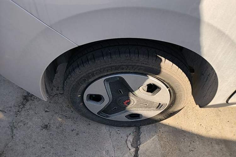 Used Wuling Zhiguang New Energy 2025 Comfort Model Right Rear Wheel Hub