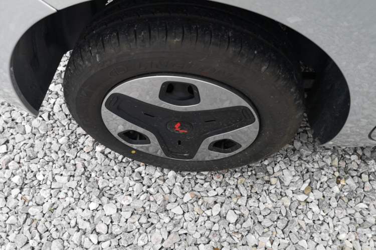 Used Wuling Zhiguang New Energy 2025 Comfort Model Right Rear Wheel Hub