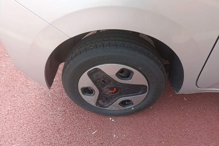 Used Wuling Zhiguang New Energy 2025 Comfort Model Right Rear Wheel Hub