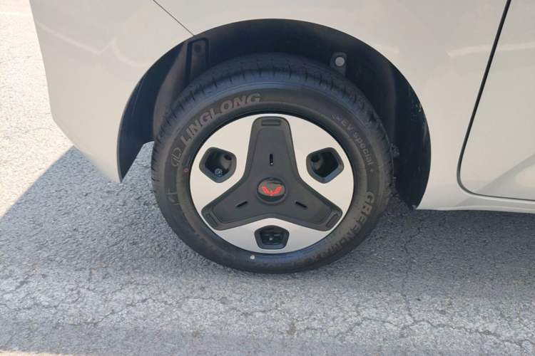 Used Wuling Zhiguang New Energy 2025 Standard Model Right Rear Wheel Hub