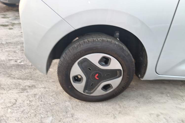 Used Wuling Zhiguang New Energy 2025 Comfort Model Right Rear Wheel Hub