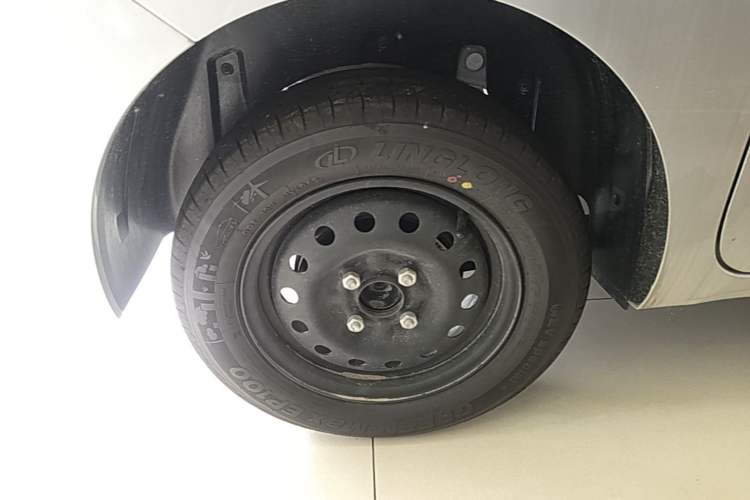 Used Wuling Zhiguang New Energy 2025 Standard Model Right Rear Wheel Hub
