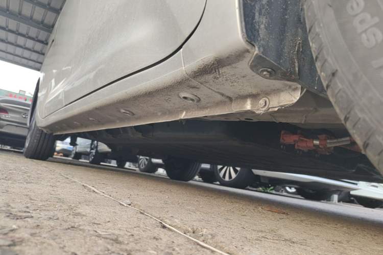 Used Wuling Zhiguang New Energy 2025 Model 305km Ambitious Edition Right Side Sill