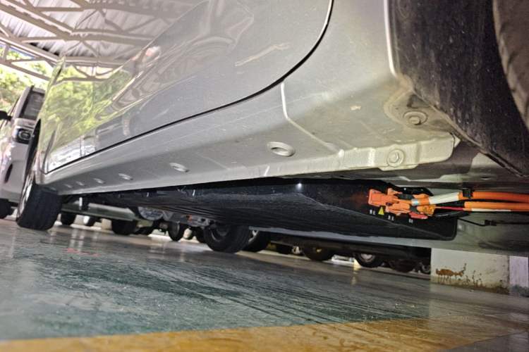 Used Wuling Zhiguang New Energy 2025 Model 305km Ambitious Edition Right Side Sill