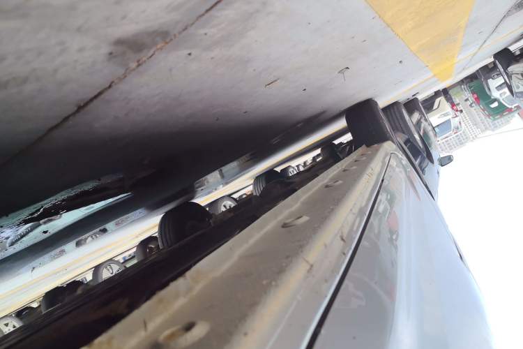 Used Wuling Zhiguang New Energy 2025 Model 305km Ambitious Edition Right Side Sill