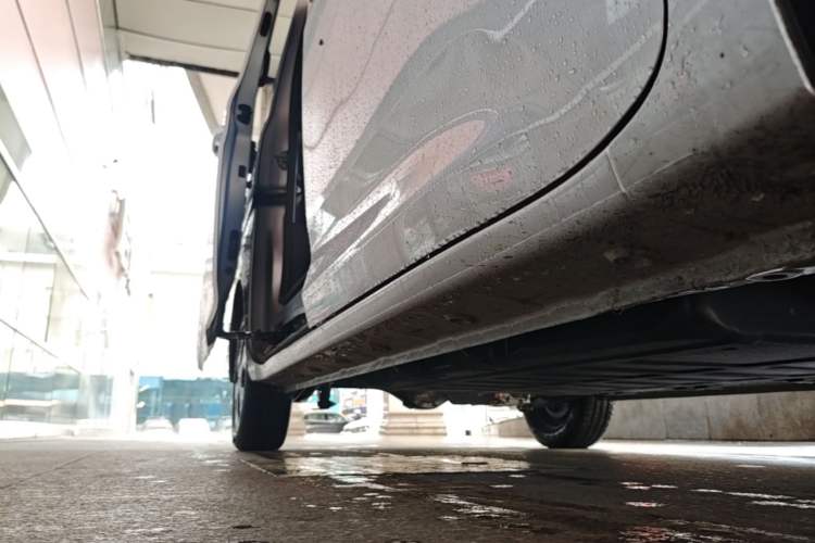 Used Wuling Zhiguang New Energy 2025 Model 305km Ambitious Edition Right Side Sill