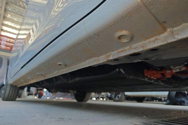 Used Wuling Zhiguang New Energy 2025 Model 305km Ambitious Edition Right Side Sill