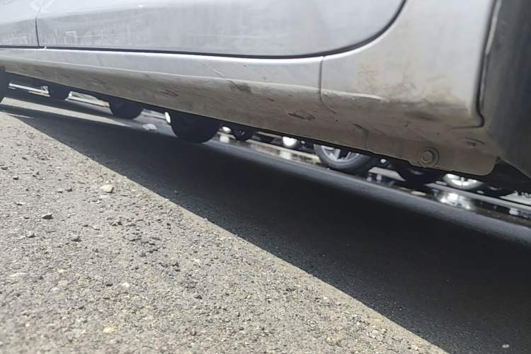 Used Wuling Zhiguang New Energy 2025 Model 305km Ambitious Edition Right Side Sill