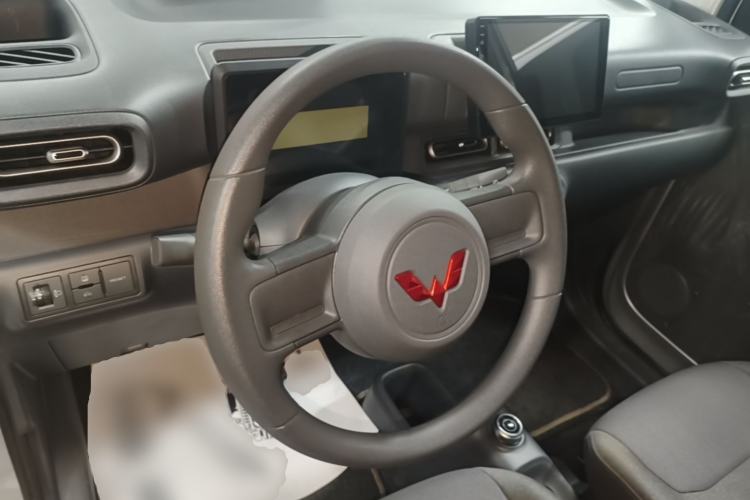 Used Wuling Zhiguang New Energy 2025 Standard Model Steering Wheel