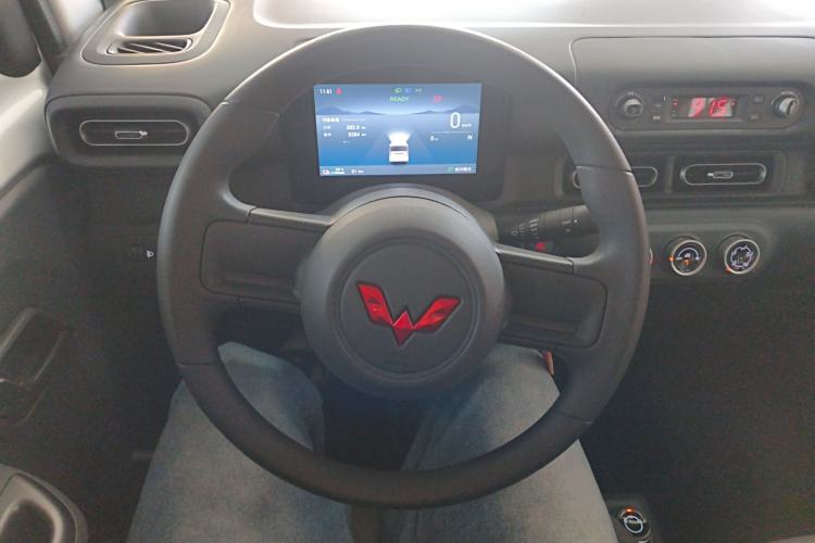 Used Wuling Zhiguang New Energy 2025 Model 305km Ambitious Edition Steering Wheel