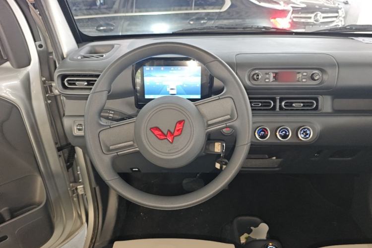 Used Wuling Zhiguang New Energy 2025 Model 305km Ambitious Edition Steering Wheel