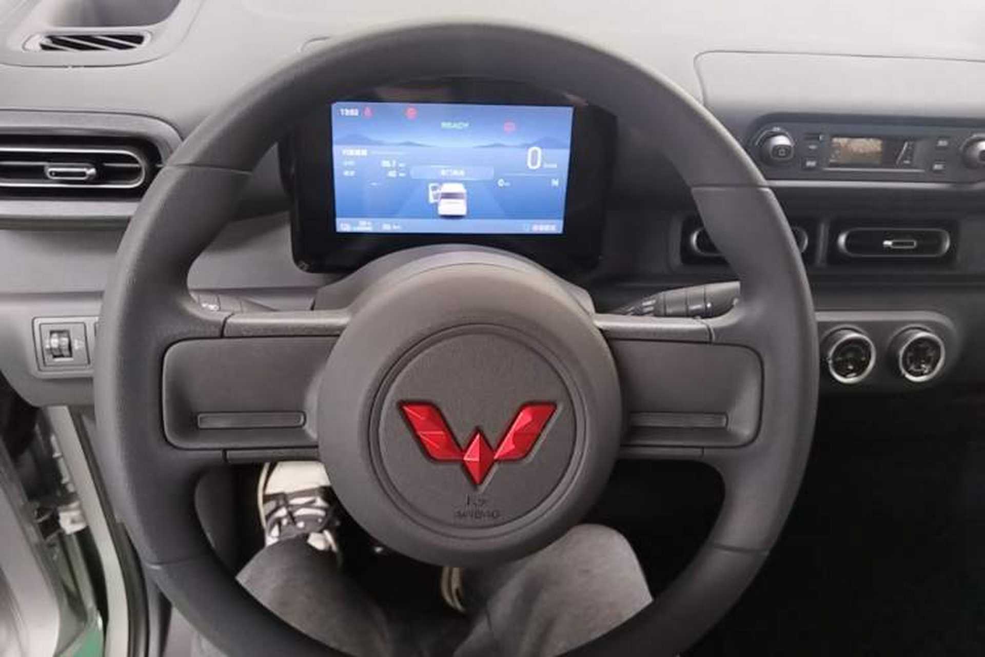 Used Wuling Zhiguang New Energy 2025 Model 305km Ambitious Edition Steering Wheel