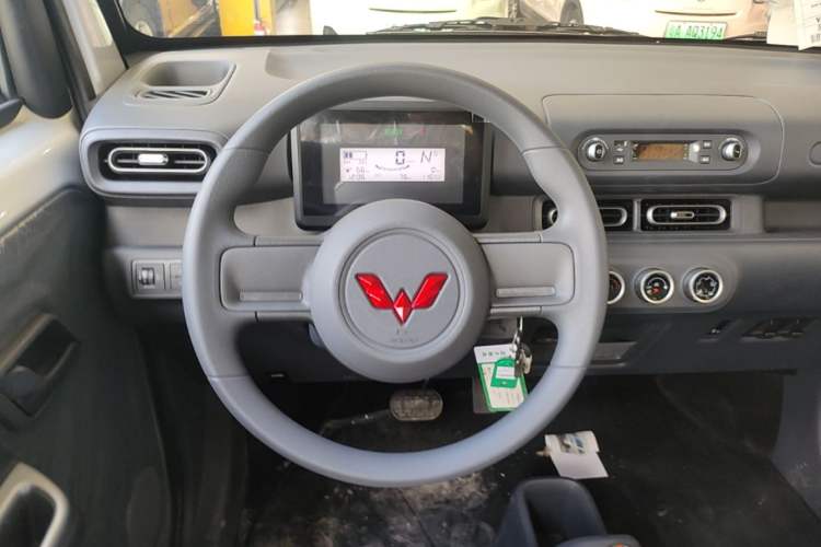 Used Wuling Zhiguang New Energy 2025 Standard Model Steering Wheel