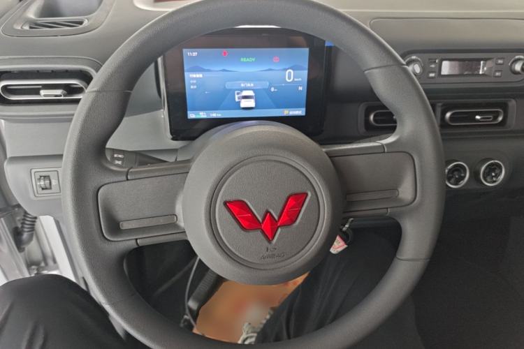 Used Wuling Zhiguang New Energy 2025 Model 305km Ambitious Edition Steering Wheel