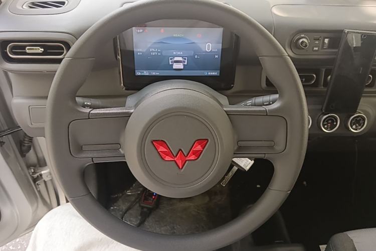 Used Wuling Zhiguang New Energy 2025 Model 305km Ambitious Edition Steering Wheel