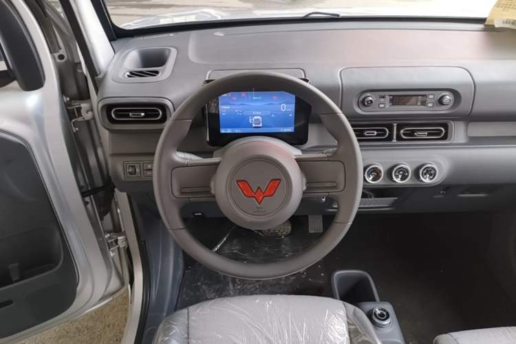Used Wuling Zhiguang New Energy 2025 Model 305km Ambitious Edition Steering Wheel